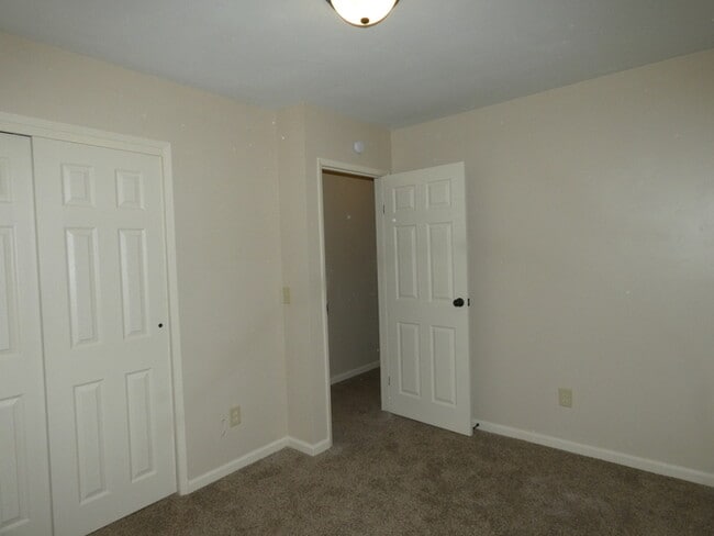 Building Photo - Beautifully Updated Property In North Kans...