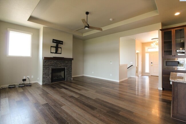 Building Photo - 4 Bed/2.5 Bath + an Office Home in Richland