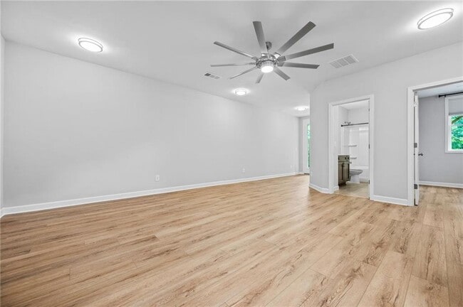 Building Photo - 421 Retreat Ln