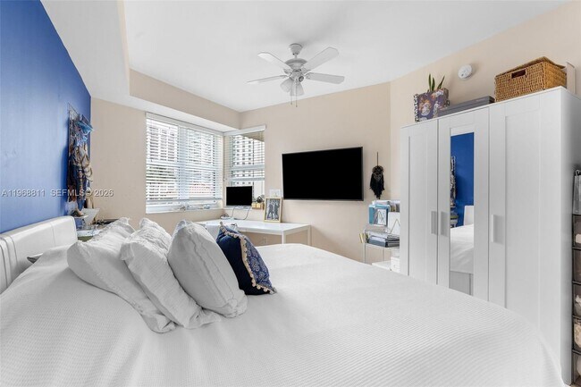 Building Photo - 19900 E Country Club Dr