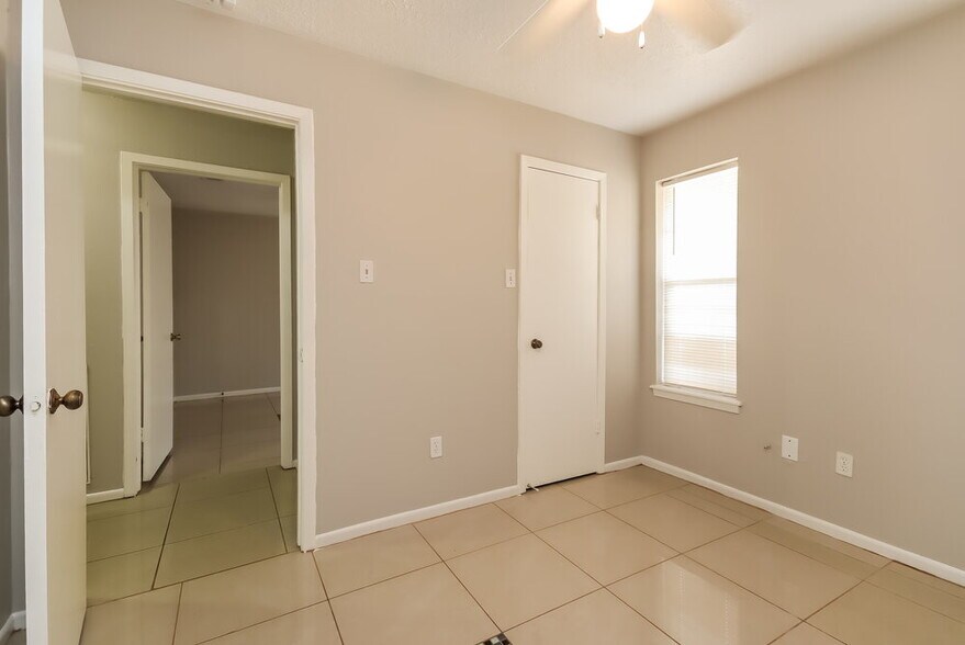 Building Photo - 111 Belvedere Dr