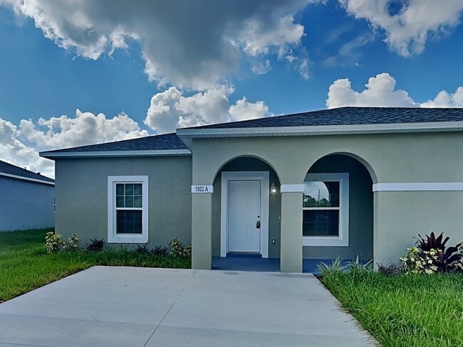 Building Photo - 1002 Dampierre Ct