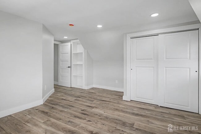 Building Photo - 61 N Main St