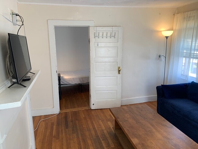 Building Photo - 15 Simmons St