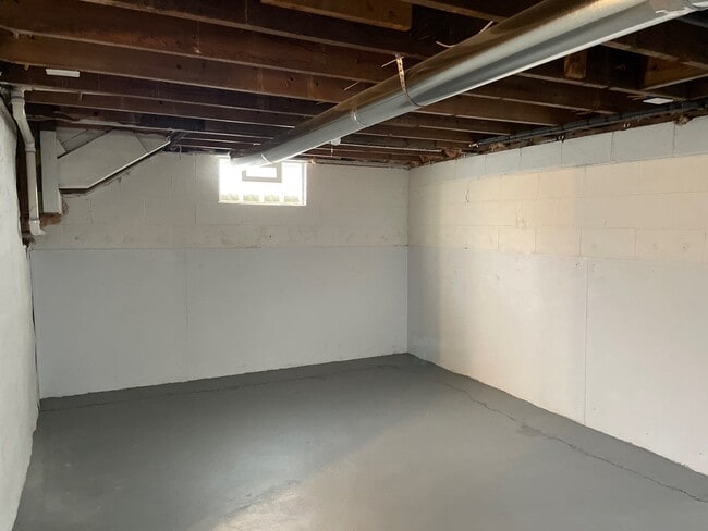 Building Photo - 1878 Sequoia St