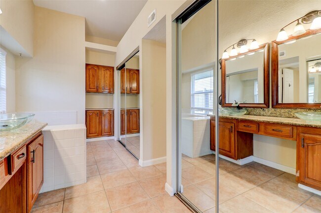 Building Photo - 17010 Cairnladdie St