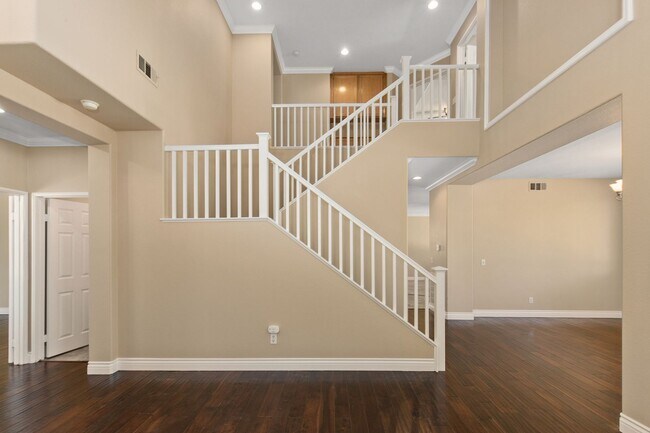 Building Photo - Paseo Del Sol, 5 br/3 ba House, 2-Story, 3 car gar, yard, corner house, gardener, granite, hardwo...