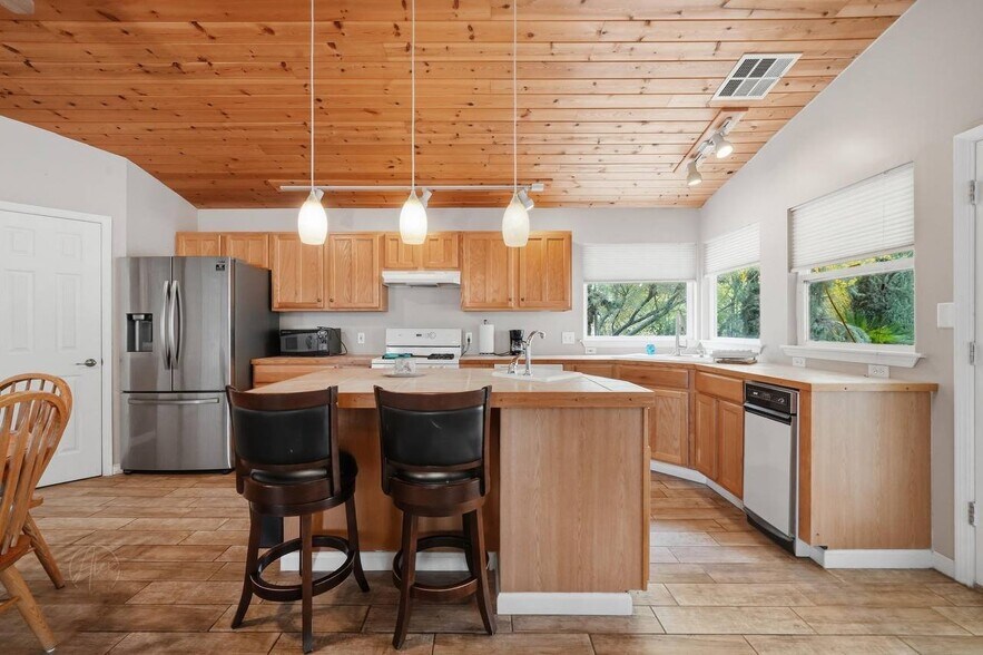 Building Photo - 7501 Uplands of the Kern Dr