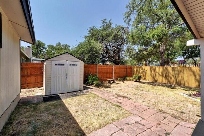 Building Photo - 11428 Bristle Oak Trail