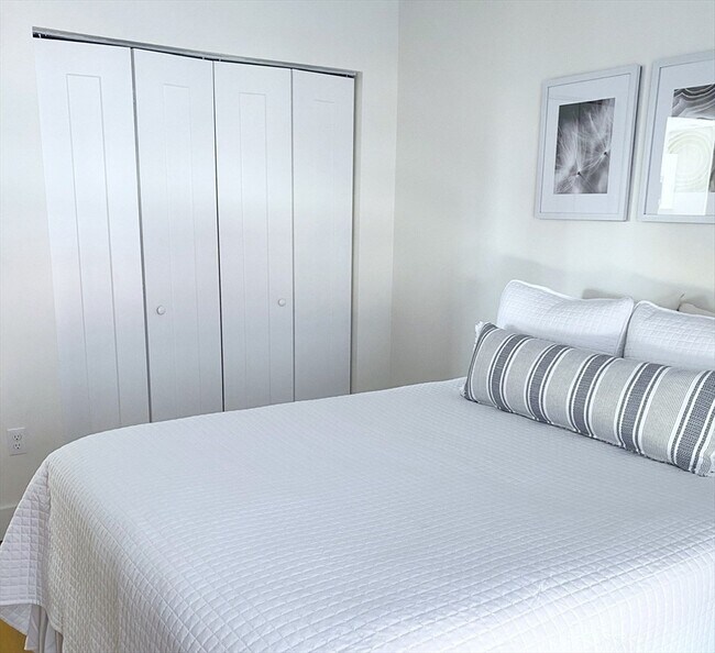 Building Photo - 250 Meridian St