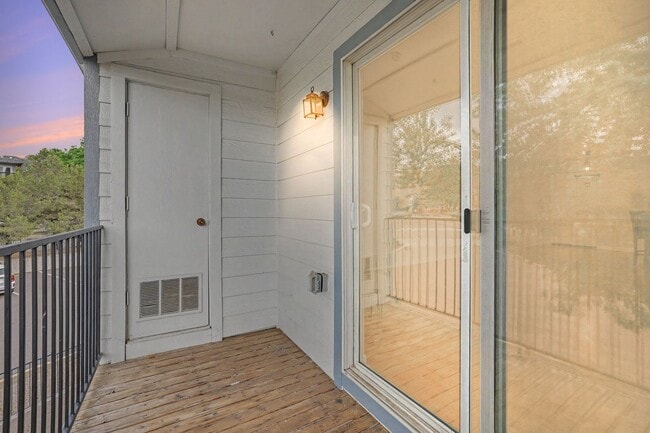 Building Photo - 13085 W Cedar Dr