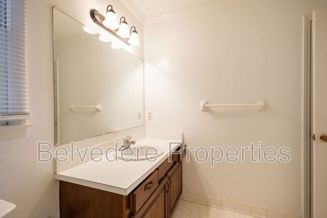 Building Photo - 8 Barret Place