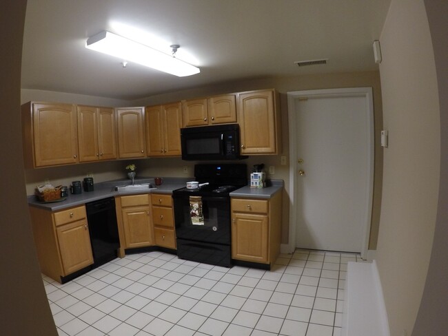 Building Photo - 904 South St