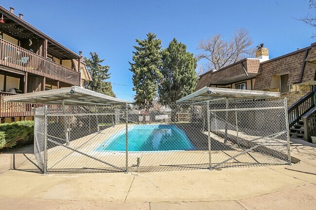 Building Photo - $1,520.95 - 2 bed, 1 bath updated ground floor Condo in Lakewood with In Unit Laundry