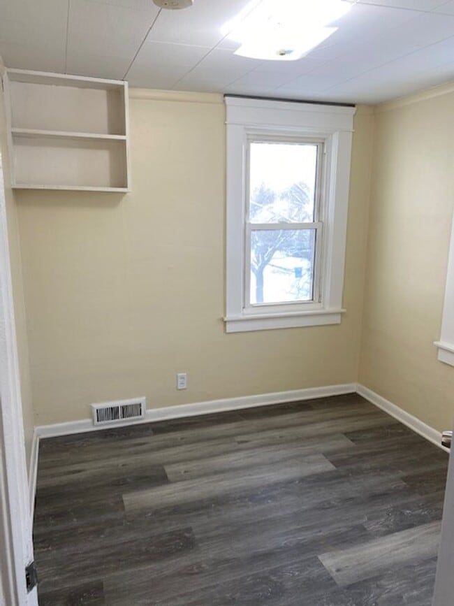 Building Photo - Spacious and beautifully remodeled 5 bed 2 bathroom home