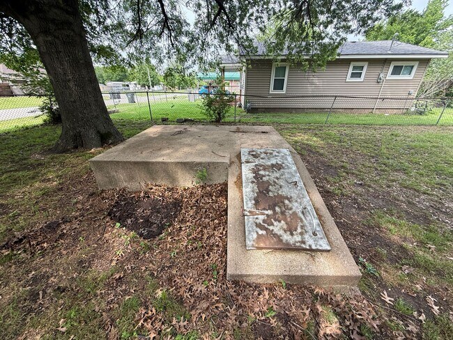 Building Photo - Kellysville 2 bedroom Plenty of Parking, Large fenced yard