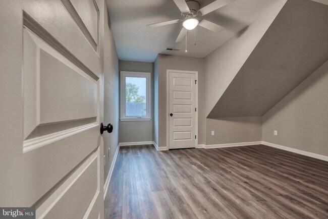 Building Photo - 6722 Brentwood Ave