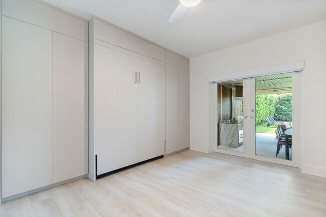 Building Photo - 634 W 47th St