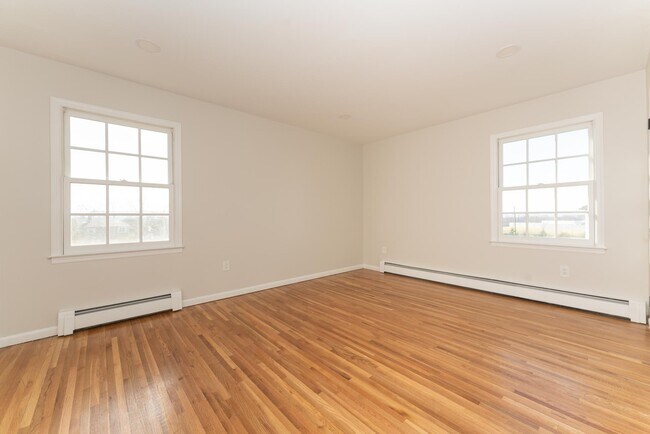 Master bedroom - 32 Roseland Ave