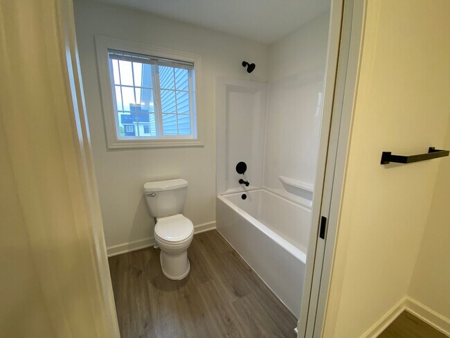 Building Photo - 2476 Cedarwood Ln