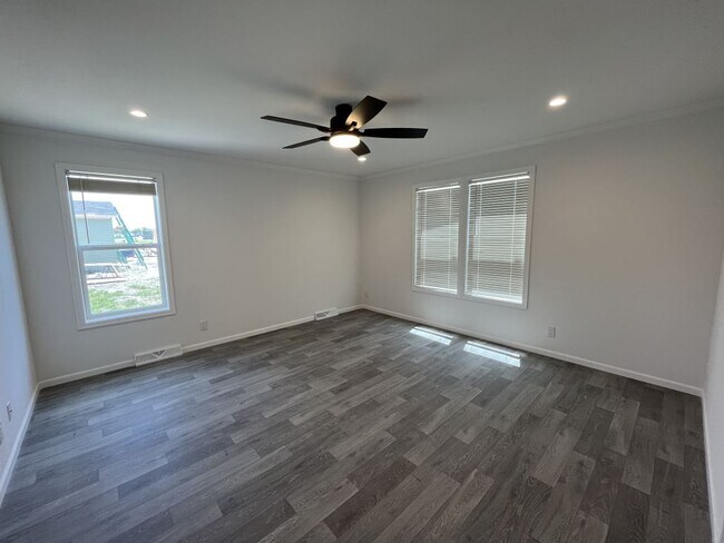 Building Photo - 5049 W Sawgrass Dr