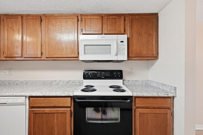 Building Photo - 1807 Whispering Oaks Ln