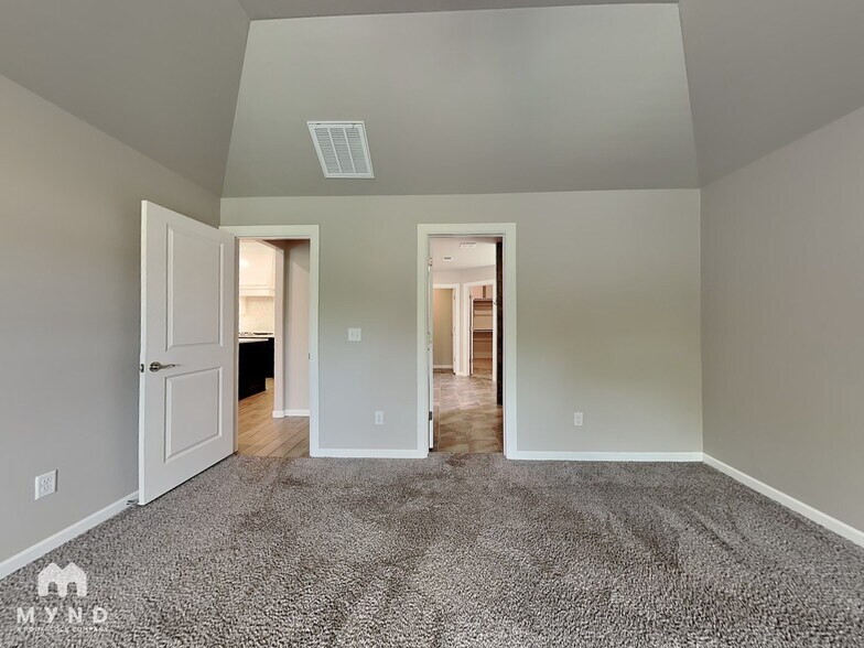 Building Photo - 5400 Riverrun Ct