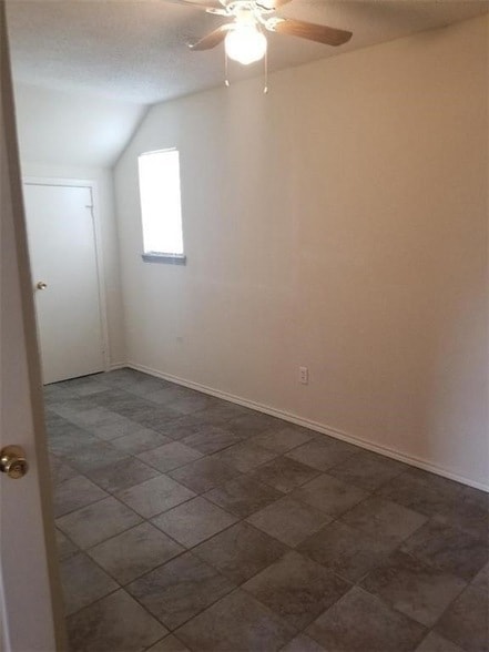 Building Photo - 406 N Denny St