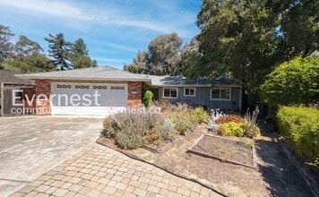 Building Photo - 4-Bed/2-Bath/Available Now!