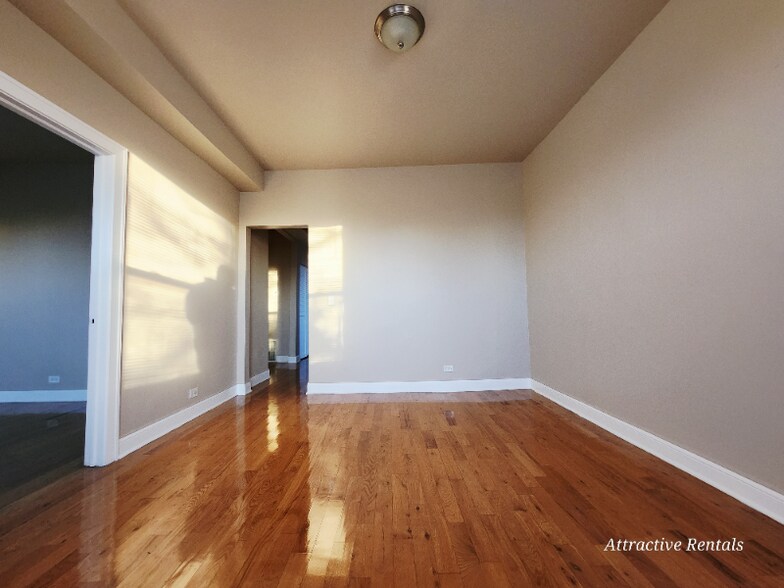 Building Photo - 6507 S Ingleside Ave