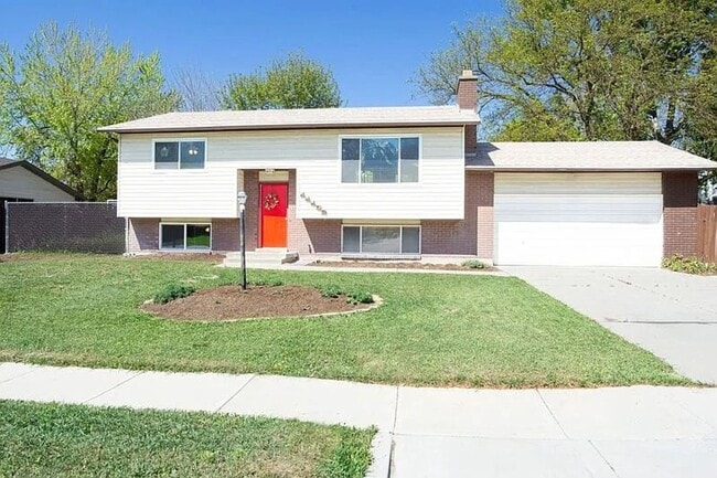 Building Photo - 11132 Sandy Creek Dr