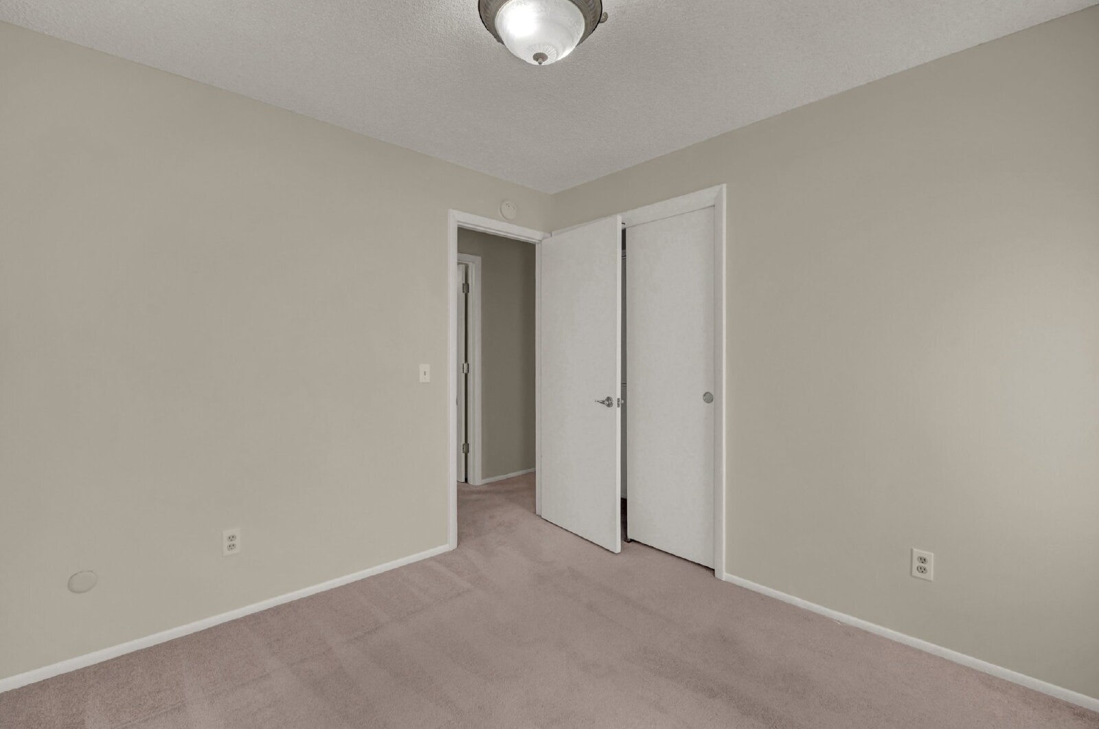 Building Photo - Updated 4-Bedroom Home in DTC – Vaulted Ce...