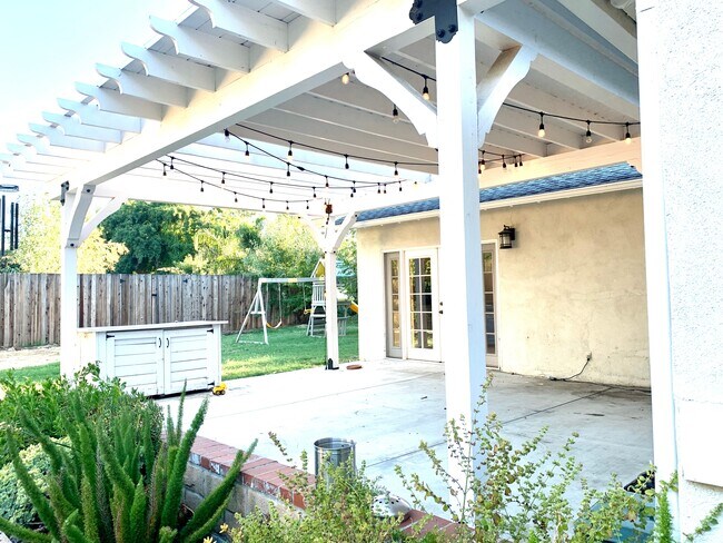 Back patio - 22840 Oxnard St