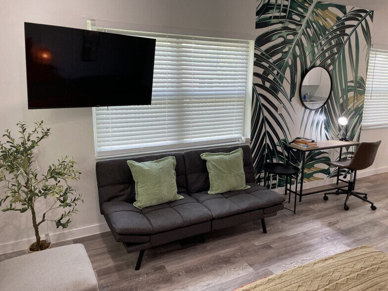 Primary Photo - 522 NW 11th Ave