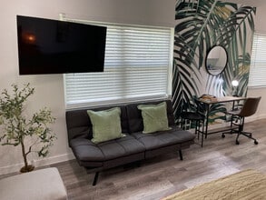 Building Photo - 522 NW 11th Ave