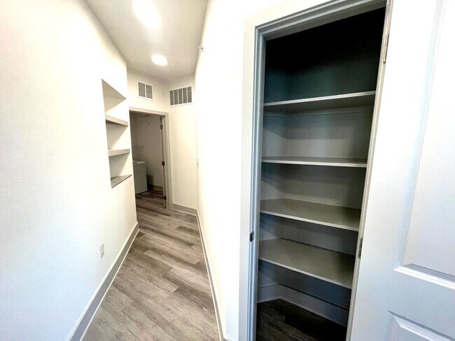 Building Photo - 2601 N Austin Ave