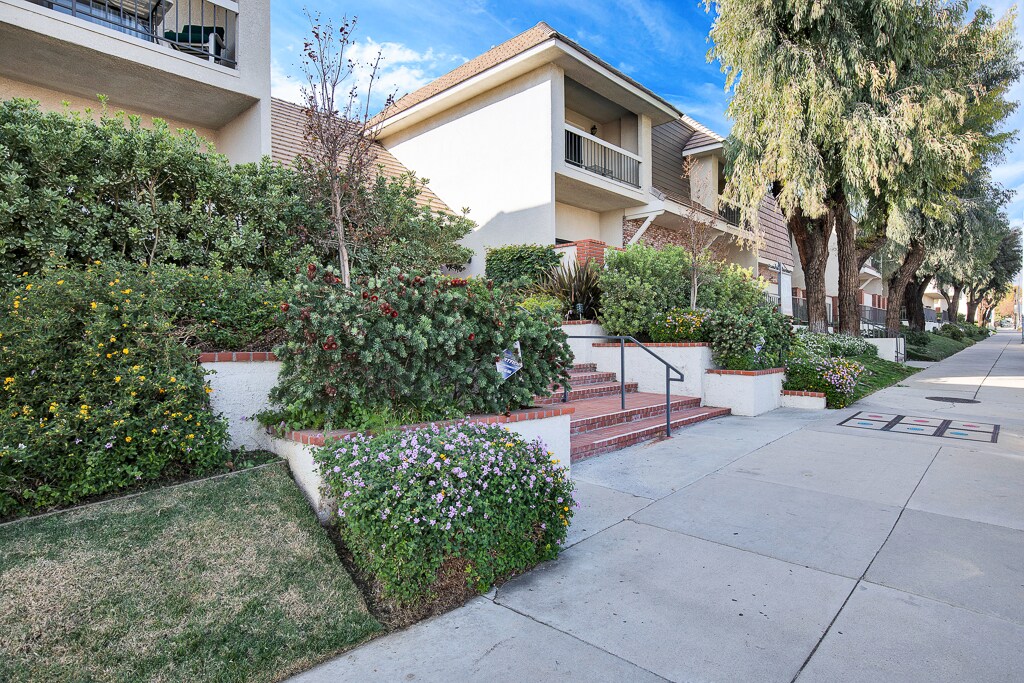 Front Of HOA - 10201 Mason Ave