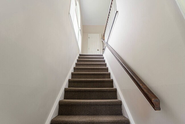 Building Photo - 1439 NY-9P