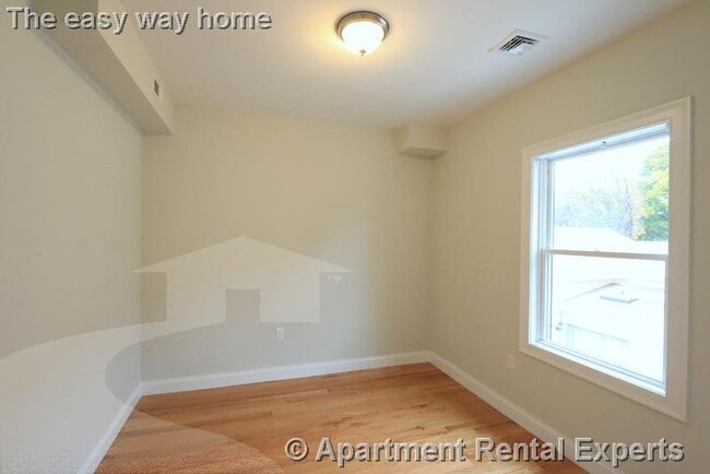 Building Photo - 29 Elmwood St