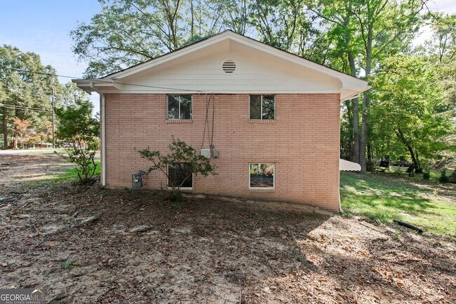 Building Photo - 1974 Skyview Cir