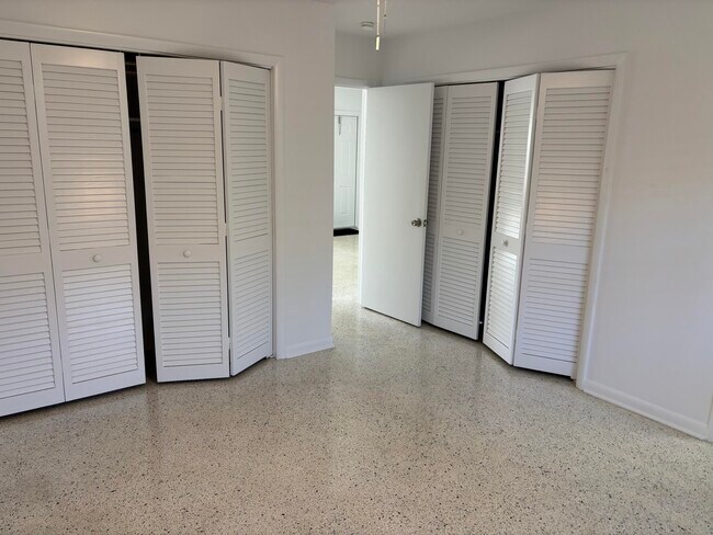 Building Photo - 751 Hummingbird Way