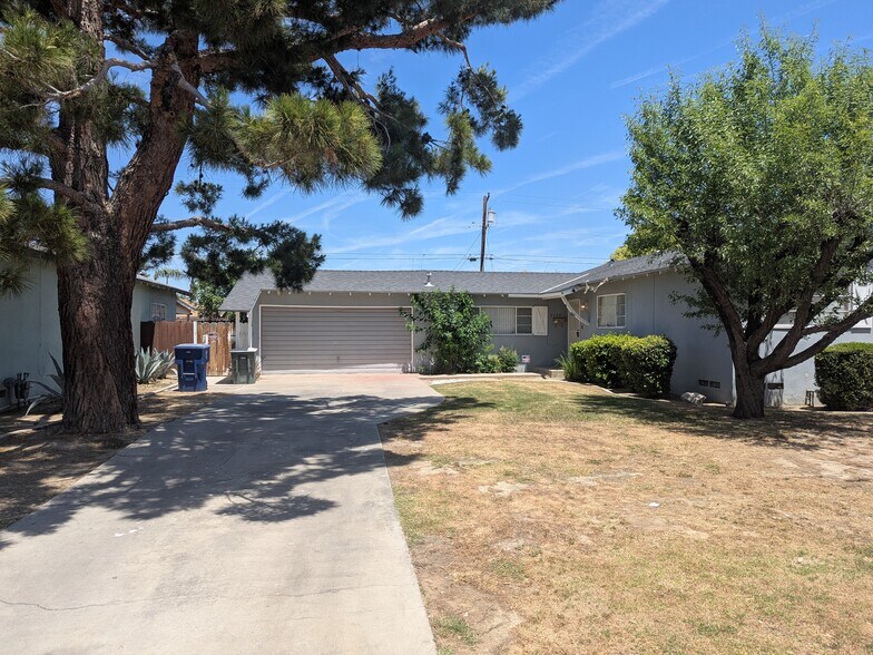 Primary Photo - 2208 Holden Way