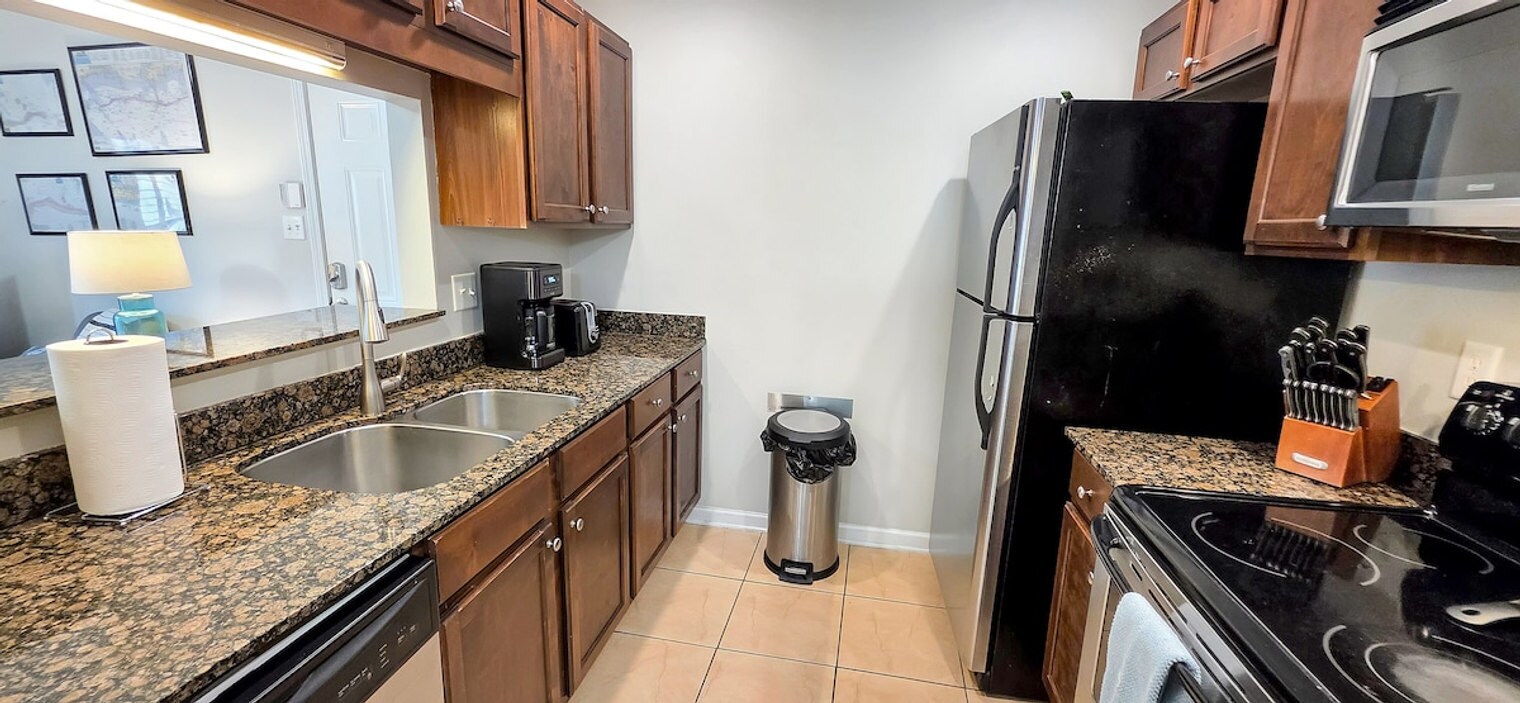Building Photo - 2421 Beachview Dr