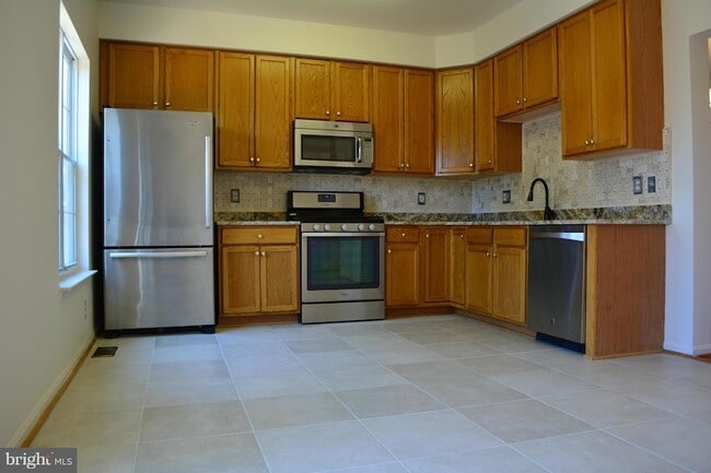 Building Photo - 2518 James Maury Dr