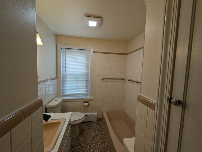 Building Photo - 4 Bed 1.5 Bath Home in Gilbertsville