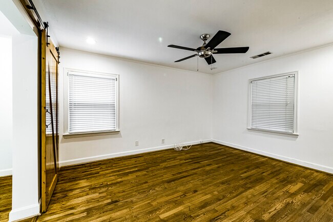Building Photo - 2291 Strathmore Dr NE