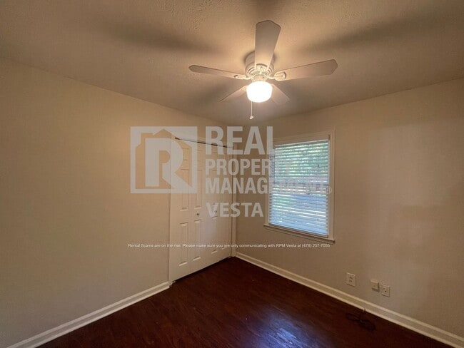 Building Photo - 1427 Royalwyn Dr