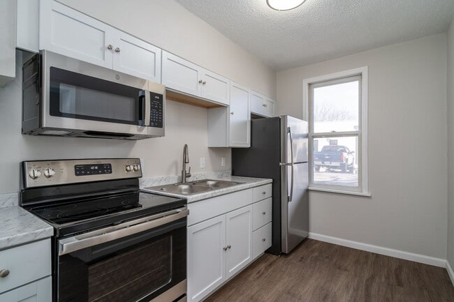 Building Photo - One Bedroom, One Bathroom Single Family Home