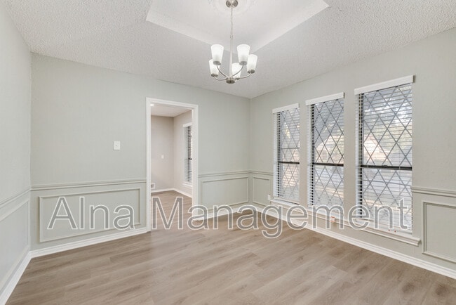 Building Photo - 1005 Canadian Cir