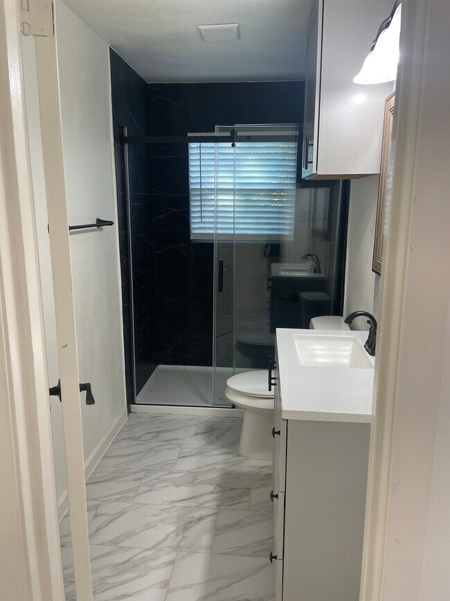 Building Photo - 6705 Covington Dr